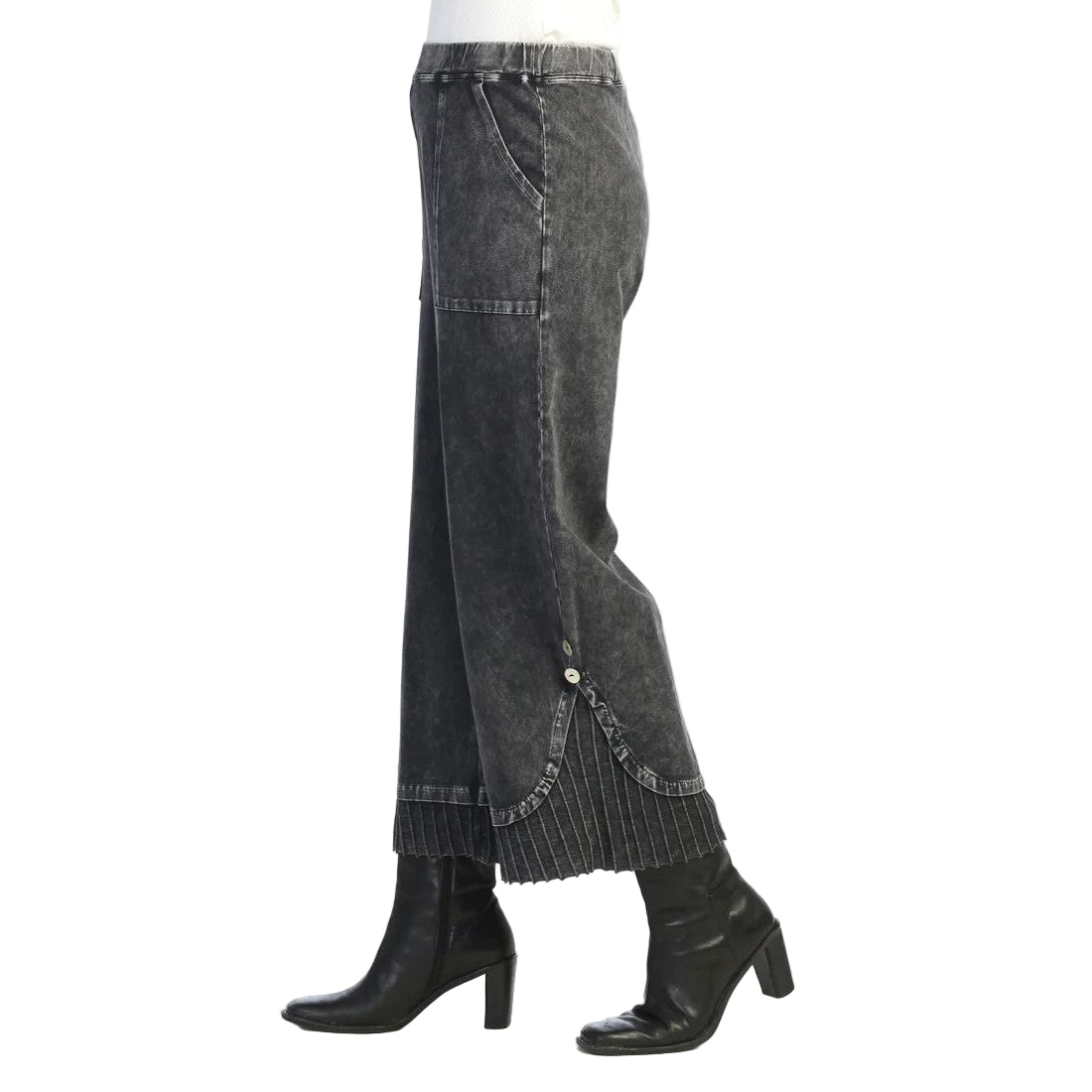 Jess & Jane Black Pleated Ribbed Hem Button Accent Pant (M125)