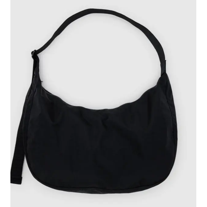 BAGGU スモール ナイロン クレッセントバッグ　ブラック BAGGU Small Nylon Crescent Bag | Urban Outfitters