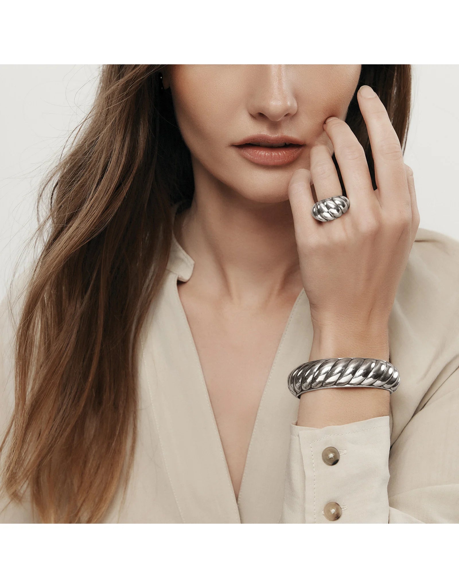 Brighton Athena Scalloped Hinged Silver Bangle (JF0000)