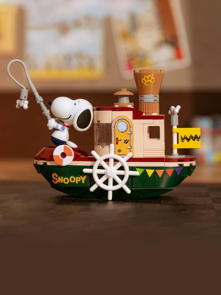 Peanuts Snoopy Steam Boat