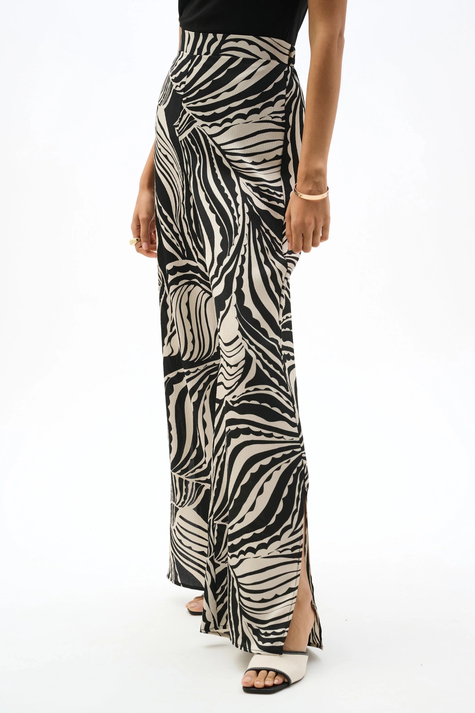 Joseph Ribkoff Bubble Satin Abstract Print Pant  (262257)(Moonstone Black)