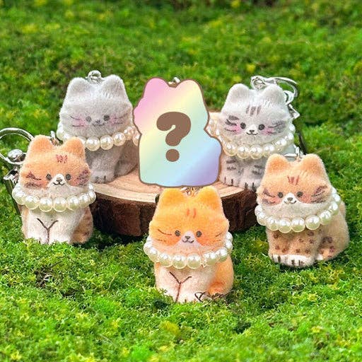 Fluffy Cat DIY Keychain Kit – Surprise Blind Box Charm