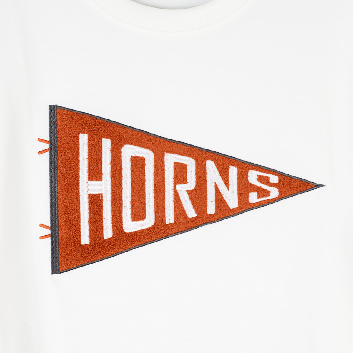 Texas Longhorn Capri Designs Chenille Horns Pennant Tee (KW10TEX2-507)(OFF WHT)