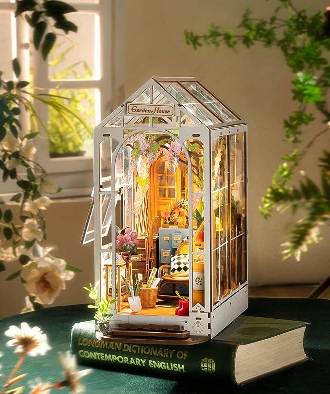 Garden House Rolife Book Nook DIY Kit