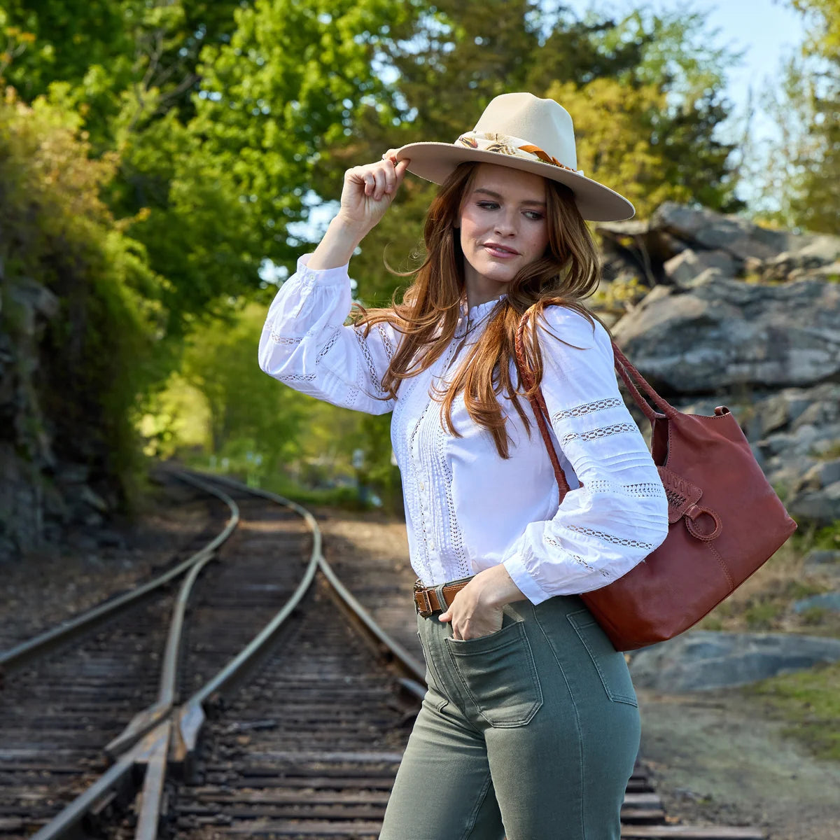 Hobo Foundery Small Tote (Kindling Brown)(NV-22972KDBM)