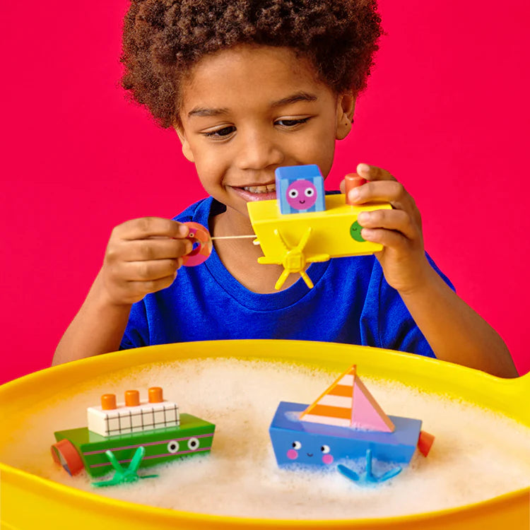 Kikkerland Wind -Up wooden boat  (Kid47-A-f)
