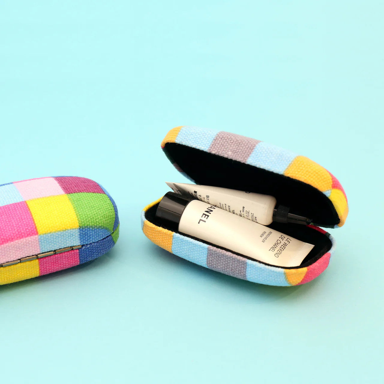 Kikkerland Plaid Travel Case (Color Chosen at Random (OR75)