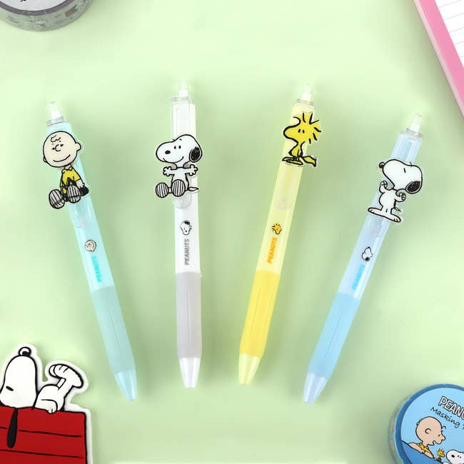 Peanuts Characters Clip Ballpoint Pen (Chosen at Random)